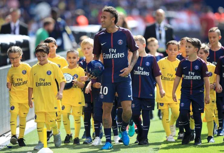 V Parizu že primanjkovalo dresov PSG z Neymarjevim imenom in številko