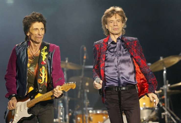 Kitarist Rolling Stones Ronnie Wood premagal raka na pljučih