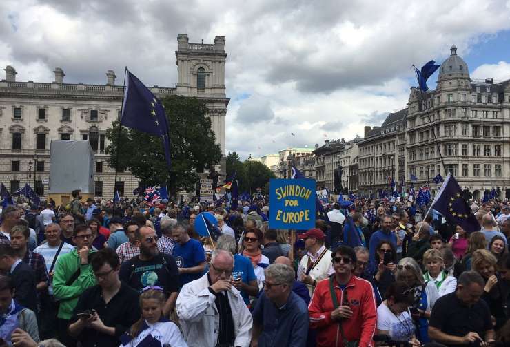V Londonu tisoči protestirali proti brexitu