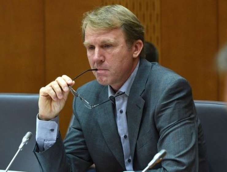 Prikrita hobotnica: poslovno omrežje Gregorja Golobiča