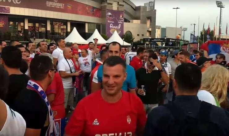 VIDEO: Slovenski in srbski navijači skupaj izzivajo Hrvate