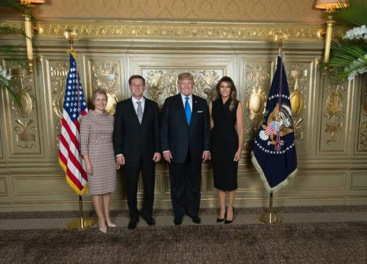 Cerarju je uspelo: končno se je slikal z Melanio in Trumpom