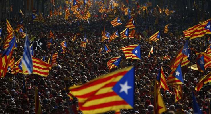 Bo Puigdemont danes razglasil neodvisnost Katalonije in kako se bo odzval Madrid?