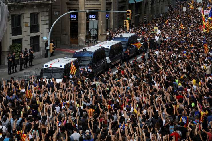 Katalonci ne popuščajo, ukazov iz Madrida ne bodo ubogali