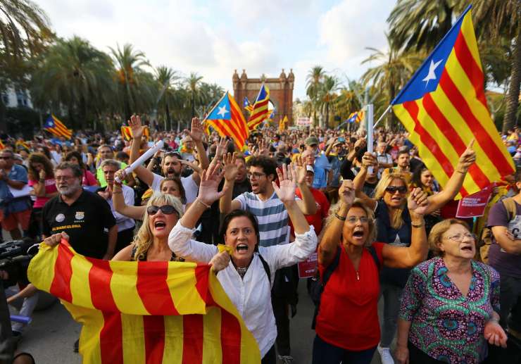 Madrid spet grozi z odvzemom avtonomije Kataloniji