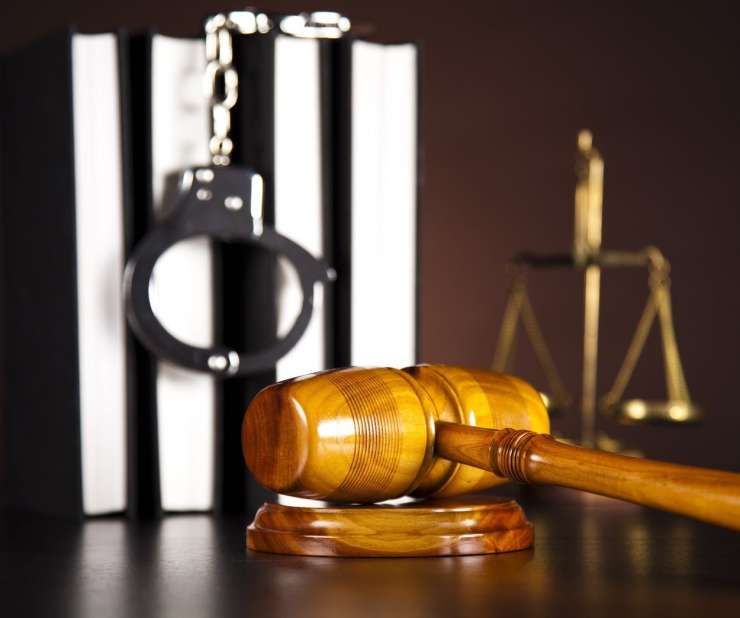 Ameriški sodnik je spolno izsiljeval mlade obsojence: v zameno za nižje kazni je zahteval seks