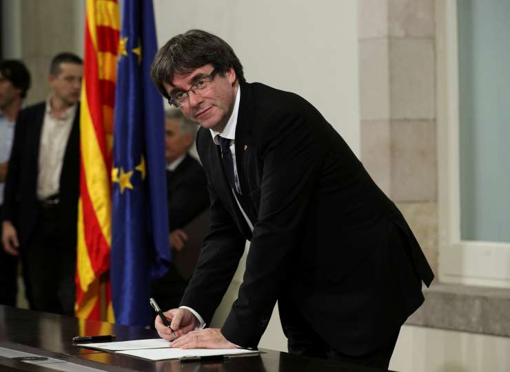Puigdemont: Katalonijo bom lažje vodil iz Belgije kot iz španskega zapora