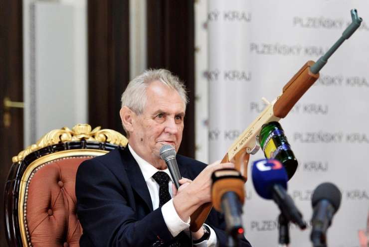 Češki predsednik Zeman  poziva EU in Moskvo k odpravi medsebojnih sankcij