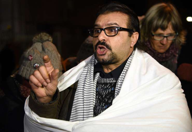 Podporniki Ahmada Šamija skušajo rešiti pred deportacijo; Cerar je po odločitvi sodišča tiho