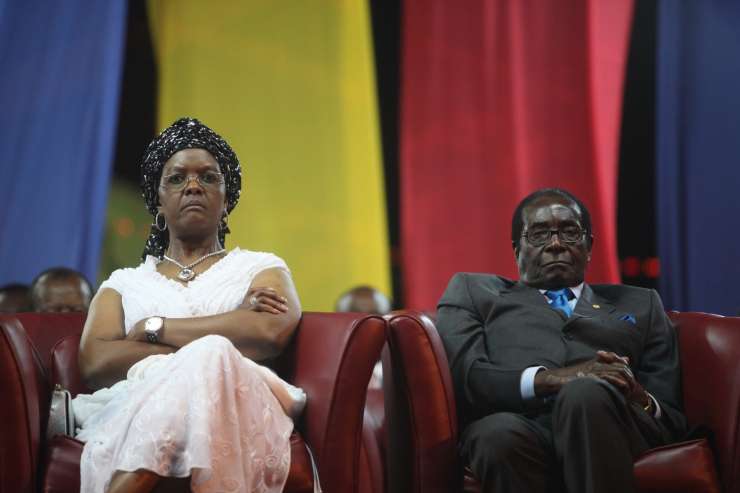 Mugabeju se je iztekel ultimat za odstop; samodržec se oklepa oblasti