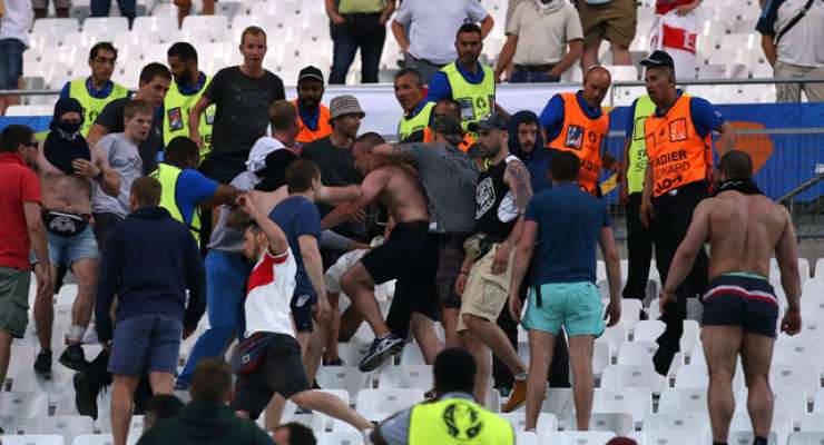 Fifa svari Ruse: Na SP bi lahko bila zaradi rasističnih izpadov prekinjena tekma