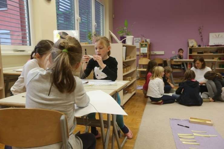 (REPORTAŽA) Na obisku v zasebni osnovni šoli montessori v Mariboru