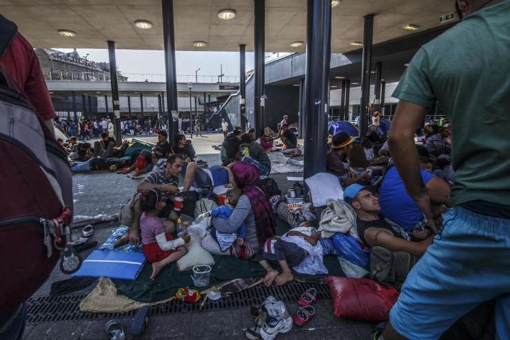 Češki parlament enotno proti prerazporeditvi beguncev v EU