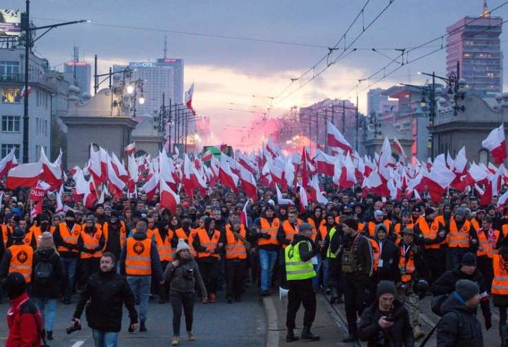 Poljska vlada izseljence poziva, naj ovajajo rojake, ki naj bi žalili Poljsko