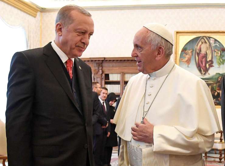 Sultan pri papežu: Frančišek sprejel Erdogana