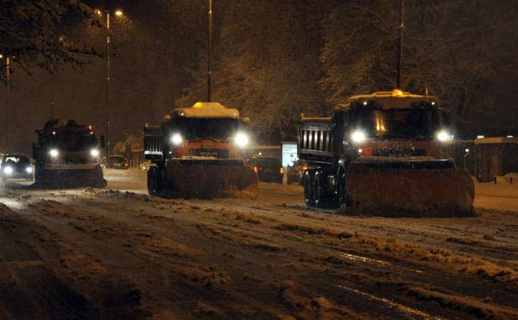 Rekordna zima za Dars: na ceste je šlo 40.000 ton posipnih materialov