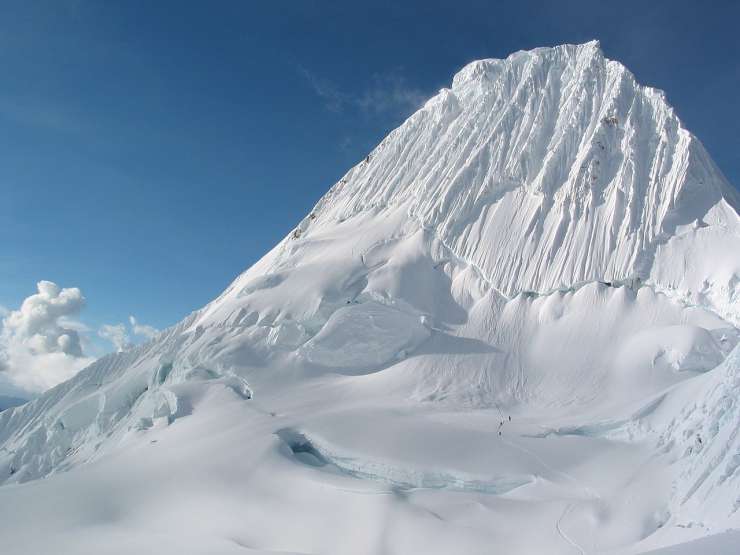 V snežnem plazu na "najlepši gori na svetu" je umrla Slovenka