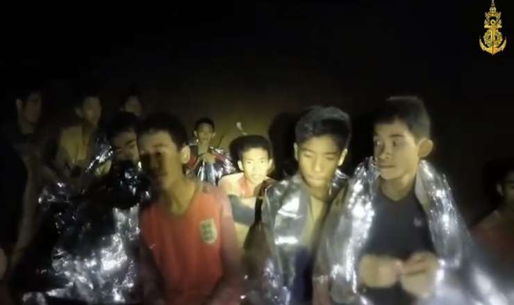 VIDEO: Takšne so razmere v jami, v kateri so ujeti tajski dečki