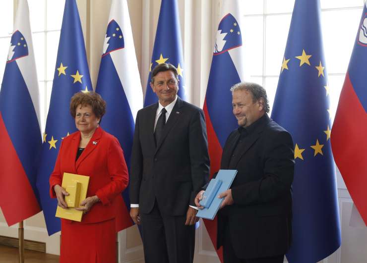 Pahor je z zlatim redom za zasluge odlikoval pianistko Dubravko Tomšič Srebotnjak