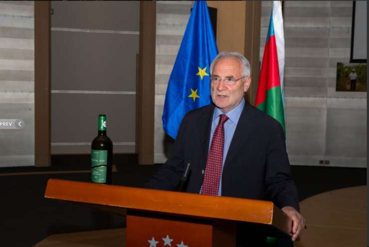 (EKSKLUZIVNO!) Kako evropski poslanec Ivo Vajgl »brezplačno« promovira Azerbajdžan