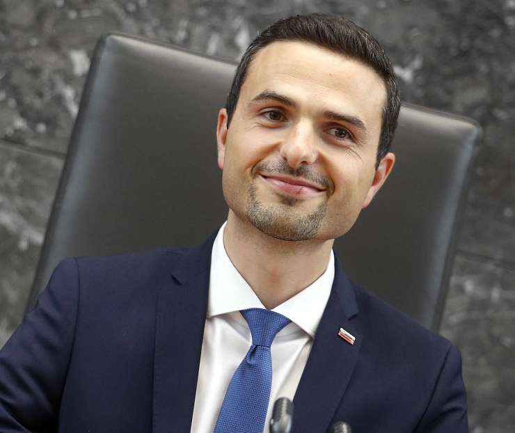 Knovs o ukrepih "za odpravo omejevanja nadzora" zaposlitev na Sovi