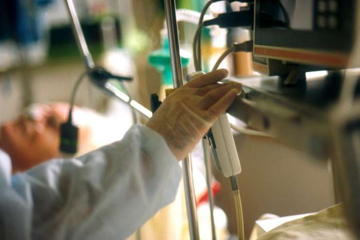 Sodišče oprostilo nizozemskega zdravnika, ki je evtanaziral žensko s hudo demenco