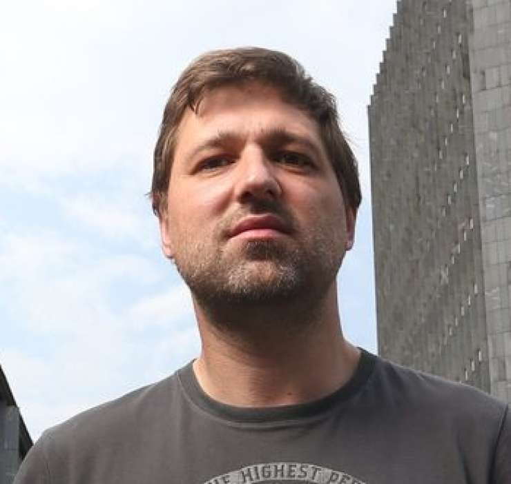 Rado Pezdir razkriva podivjani kriminal in kleptomanijo v NLB