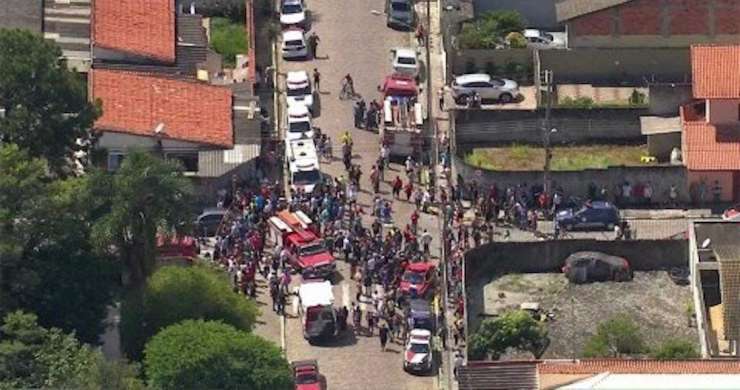 Nekdanja dijaka streljala na brazilski šoli, mrtvih najmanj deset ljudi