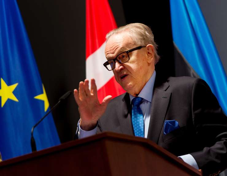 Nobelov nagrajenec za mir Ahtisaari okužen z novim koronavirusom