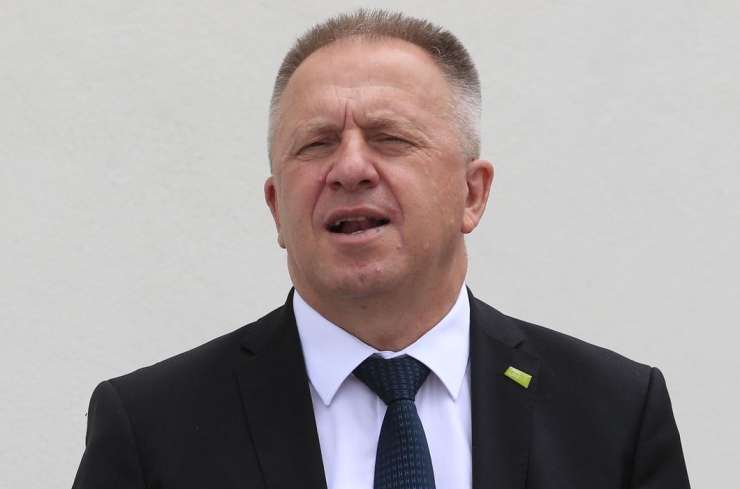 Glavni igralec Marjan Šarec je igral, da zgodbo vodi, za njim pa je režiser peljal zadeve