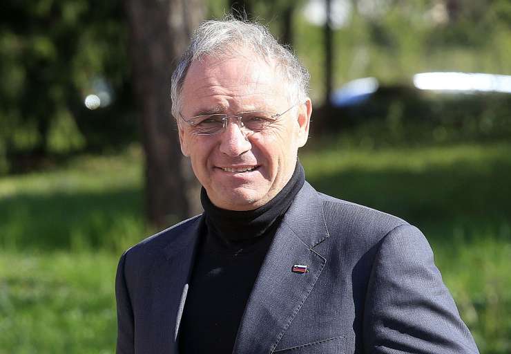 Ne meči biserov med svinje, pravi Sveto pismo - rumeni jopiči bi lahko kulturno proslavljali na Trgu Republike