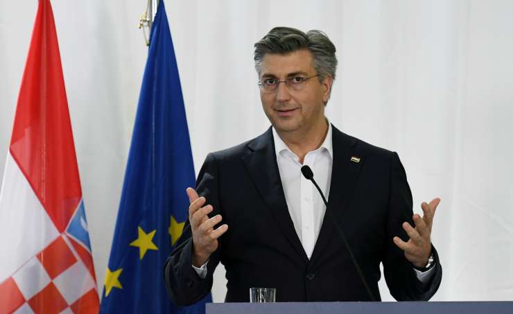 Plenković migrantov noče ustavljati z vojsko na meji