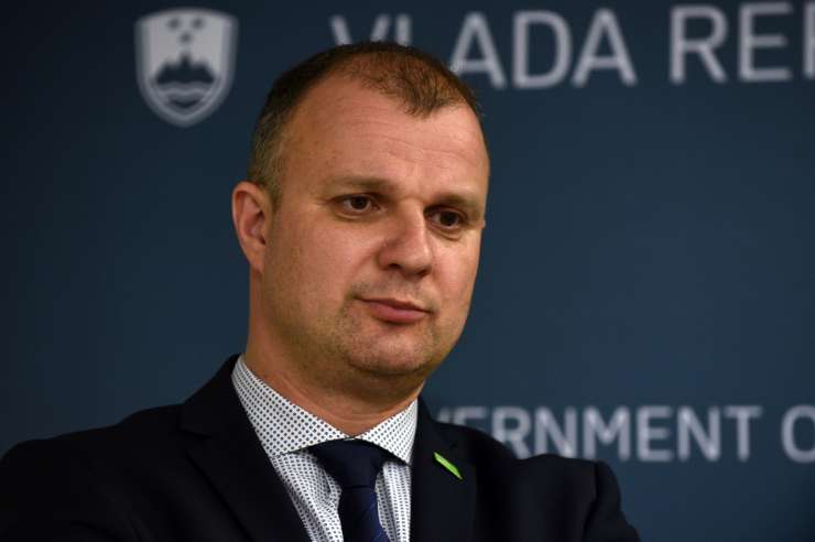 Državni sekretar Cantarutti po petih letih in pol zapušča Zdravka Počivalška