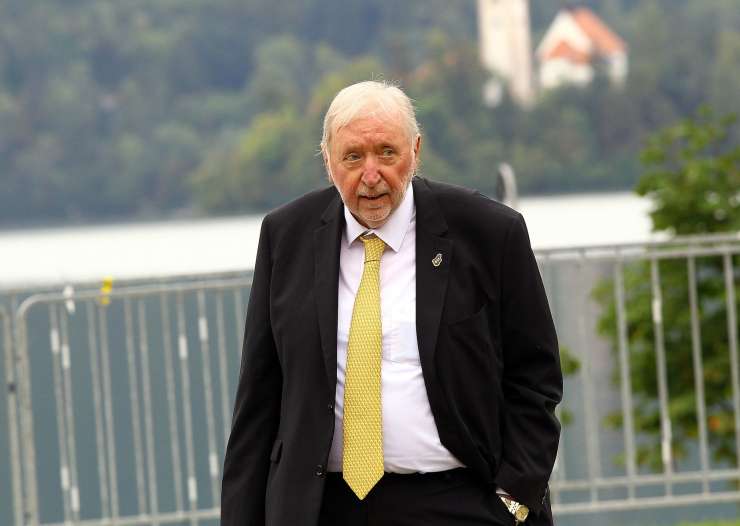 Mimo mene je pribrzel kolesar in me ozmerjal z besedo "fašist"