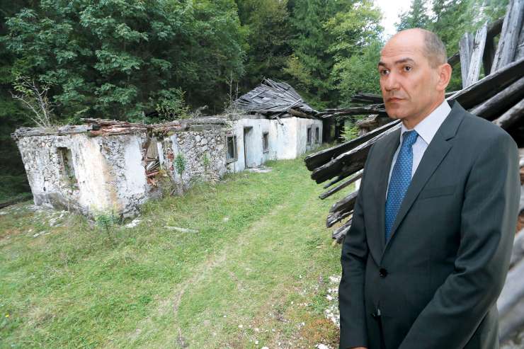 Udarec za Janšo v zadevi Trenta