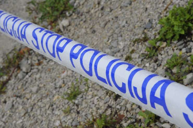 Žrtev umora na škofjeloškem sama poklicala policiste, da nekdo strelja nanjo