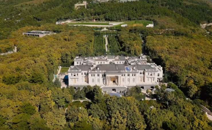 Je ta milijardo evrov vredna palača res last Vladimirja Putina? (VIDEO)