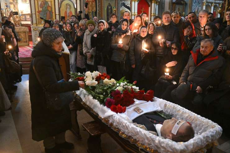V Moskvi pogreb Navalnega: prišli tudi tuji veleposlaniki