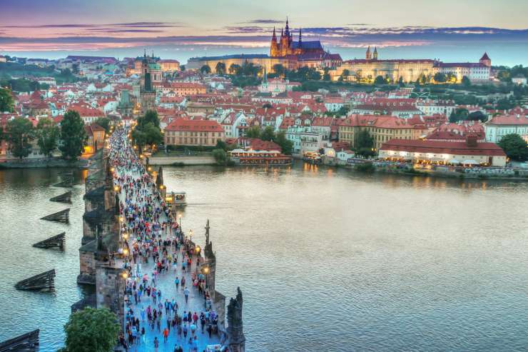 Češka nad ruske propagandiste, ki iz Prage širijo Putinove laži po Evropi
