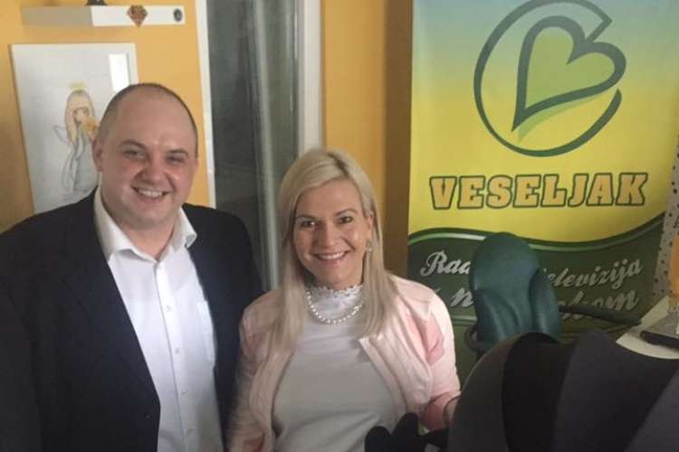 Rok Švab in Petra Mesarič s sinom Stašem.