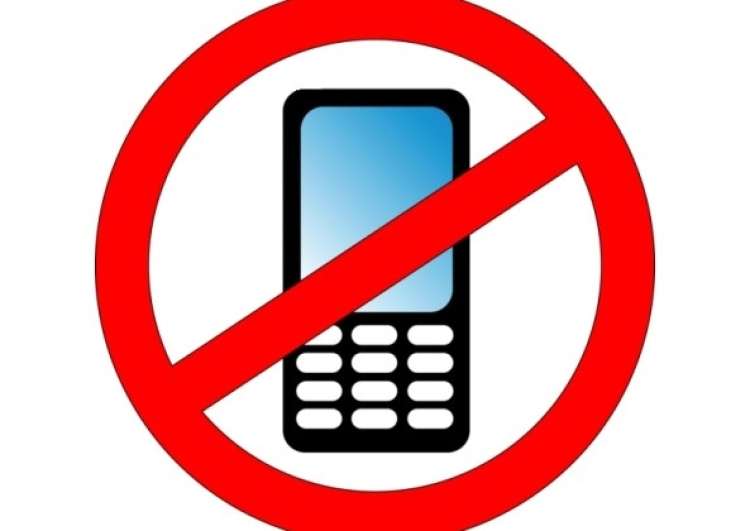 ban-on-cellphone-use-while-driving-don_t-lessen-road-accidents-research-says-593x420