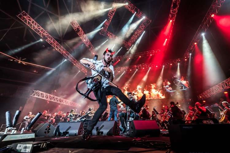 2Cellos_Stožice_7.4._SimoneDiLuca-2