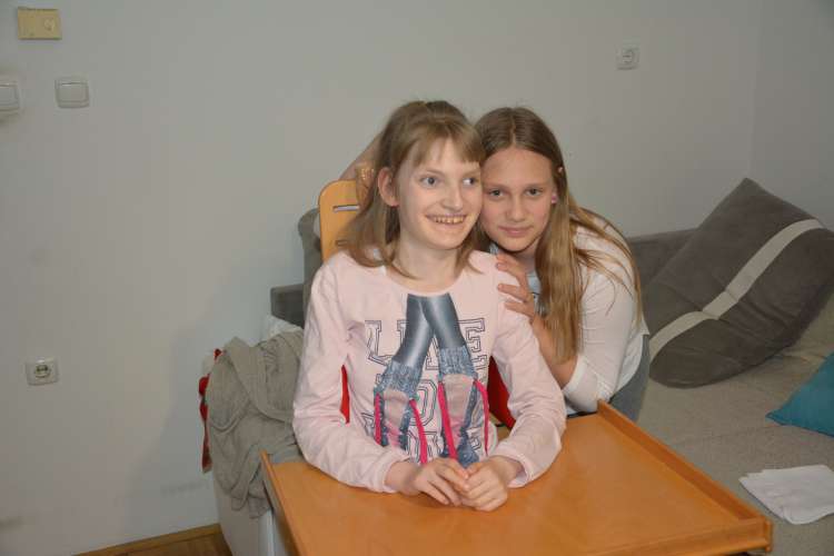 FOTO3 Z enajstletno sestro Zojo se dobro razumeta