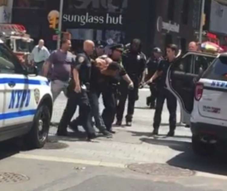 Times Square, policija, aretacija voznika