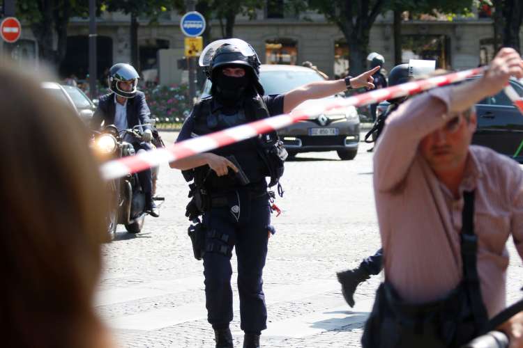pariz, eksplozija, avtomobil, elizejske poljane