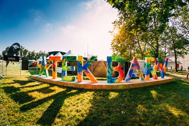 001-TusTekBarv_JanCermelj