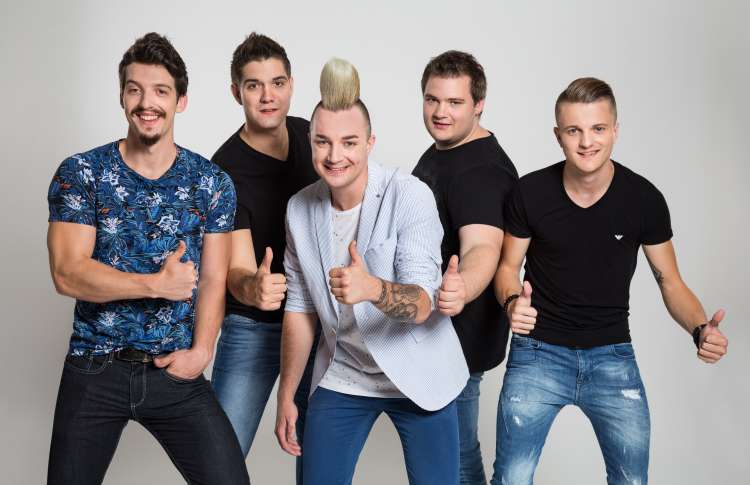 Poskočni muzikantje bodo poskrbeli za hiter ritem na plesišču!