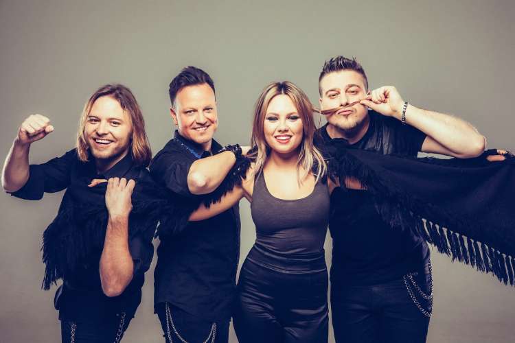 Aleksandra Josić, Rok Golob, Matej Sušnik in Peter Hudnik za letošnjo jesen obljubljajo svoj že težko pričakovani prvi album.