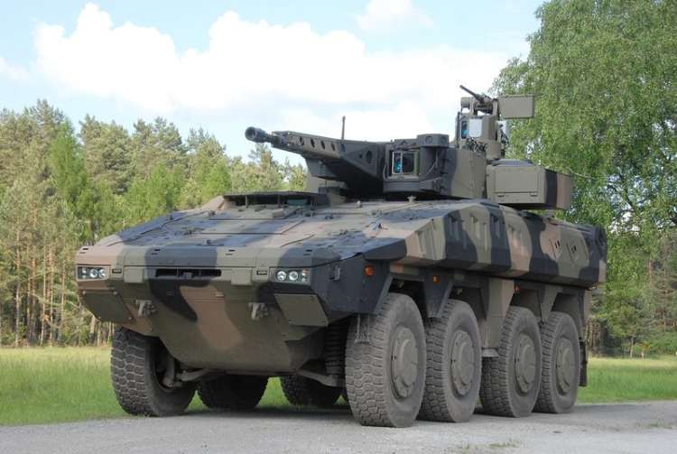 Bojna vozila bodo v našo državo prišla brez pomembnega dela opreme, ki ga je pred nakupom zahtevala Slovenska vojska.
