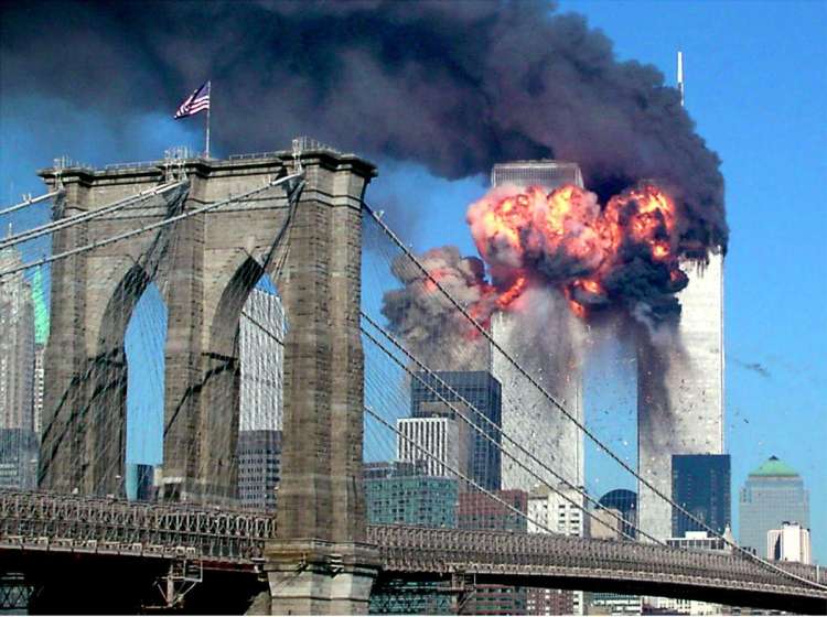 Vse se je začelo 11. septembra 2001 s terorističnim napadom na stolpnici WTC v New Yorku.